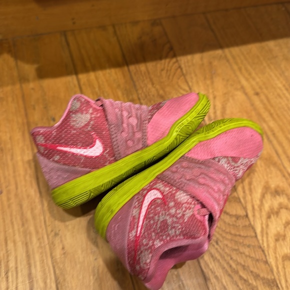Spongebob Nike Kyrie - Picture 3 of 5